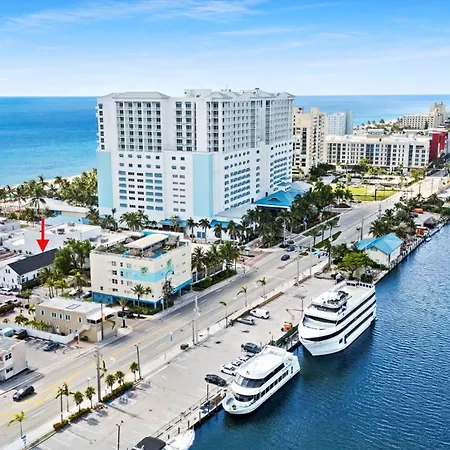 Modern Deluxe Loft Hollywood Beach Unit # 8